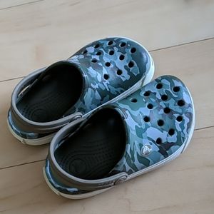 Crocs camo print 6/7